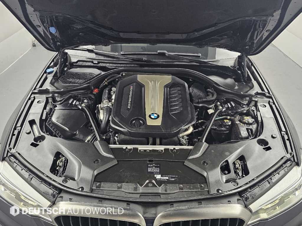 BMW 5-Series — photo 06