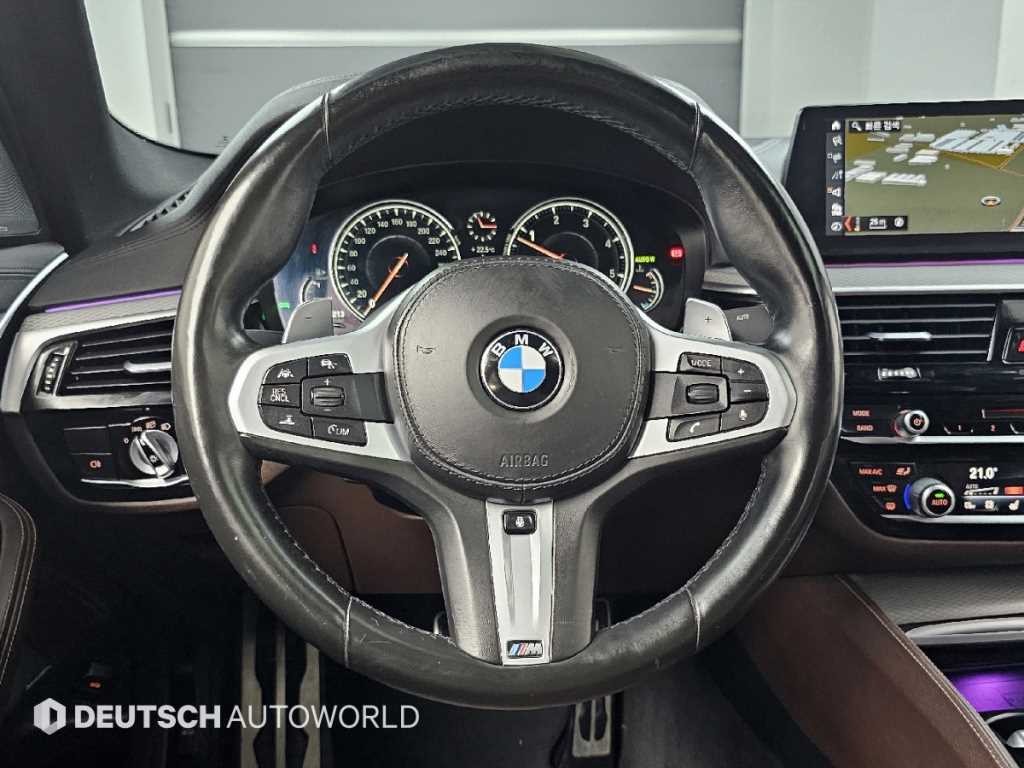 BMW 5-Series — photo 13