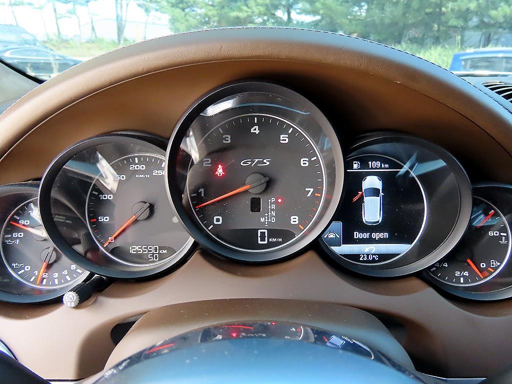 Porsche Cayenne — photo 09