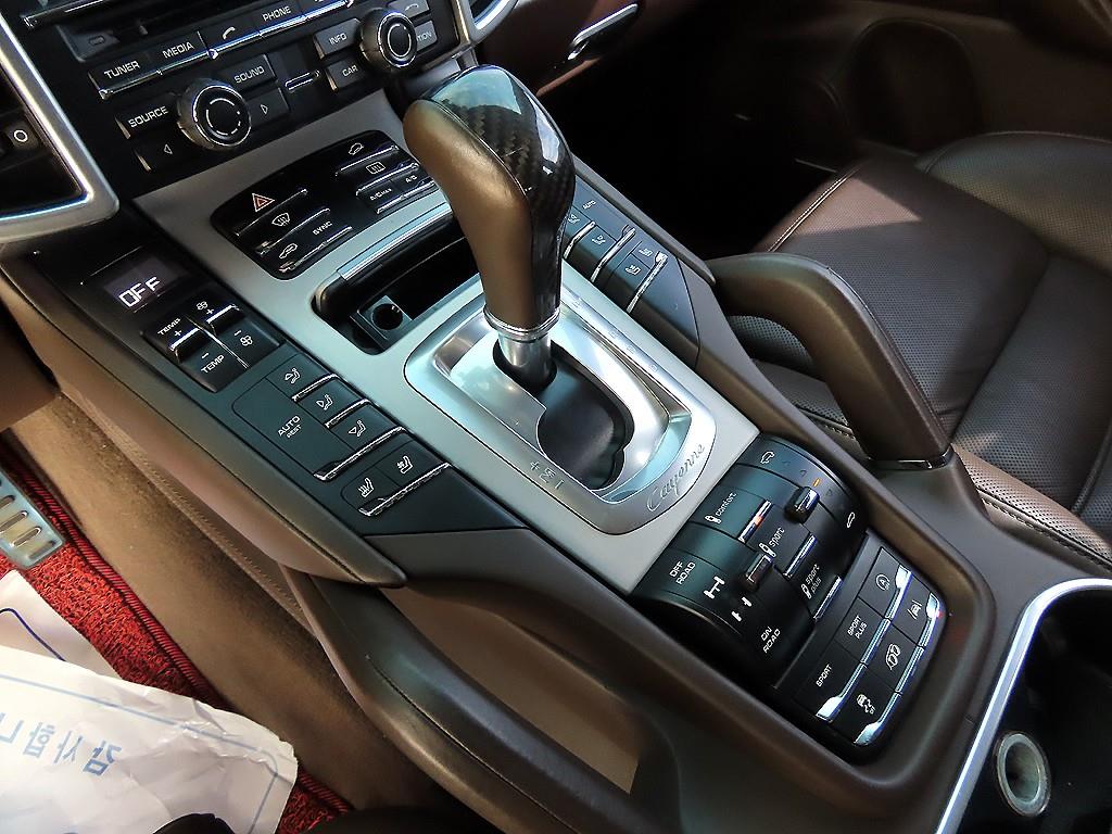 Porsche Cayenne — photo 10