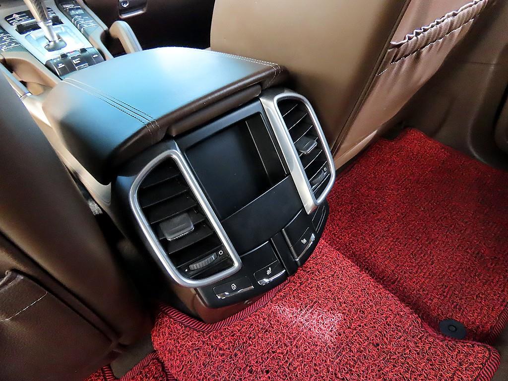 Porsche Cayenne — photo 15