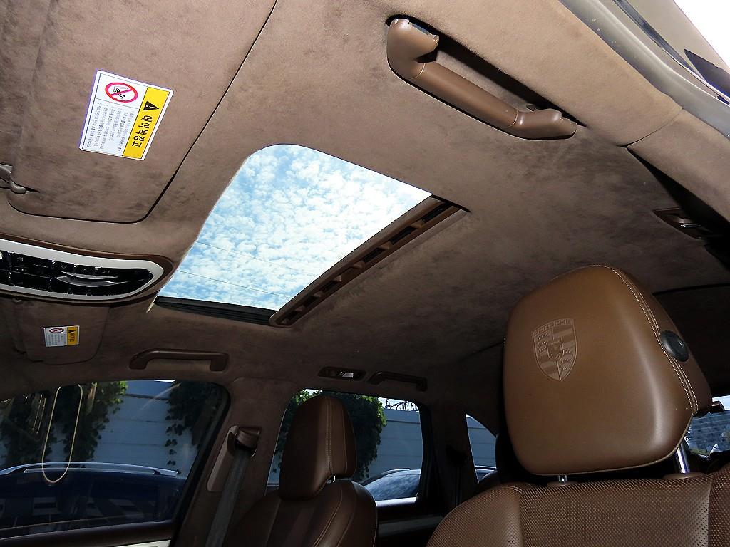 Porsche Cayenne — photo 17