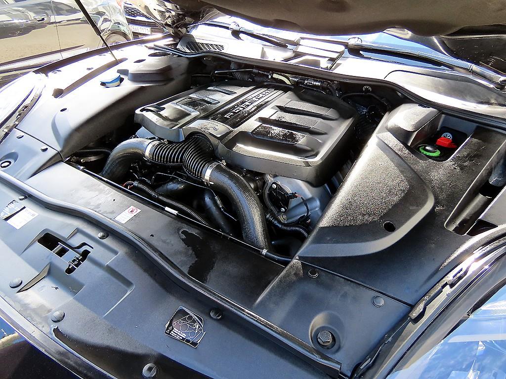 Porsche Cayenne — photo 19