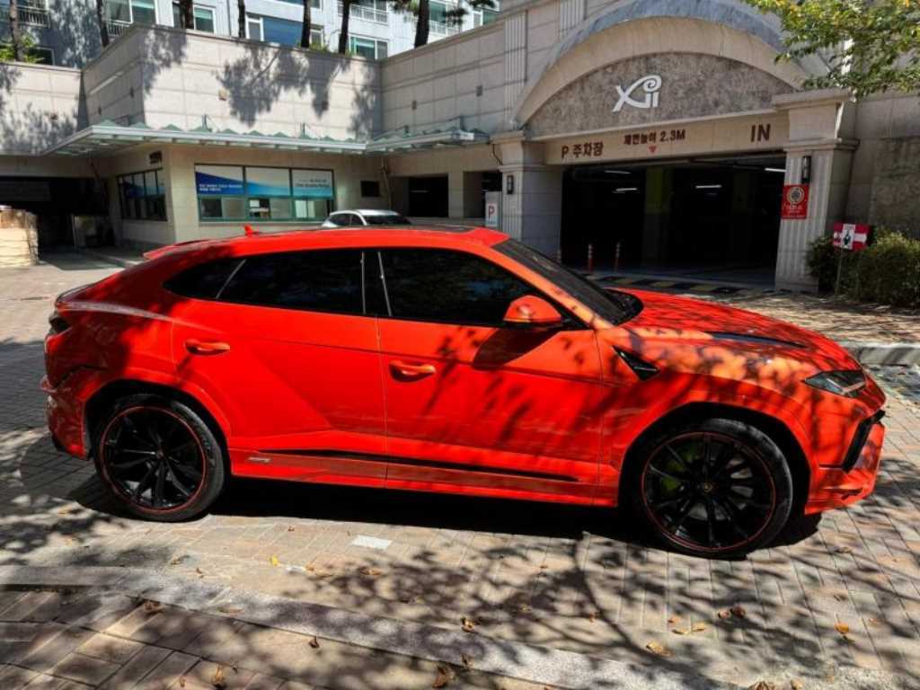 Lamborghini Urus — photo 02
