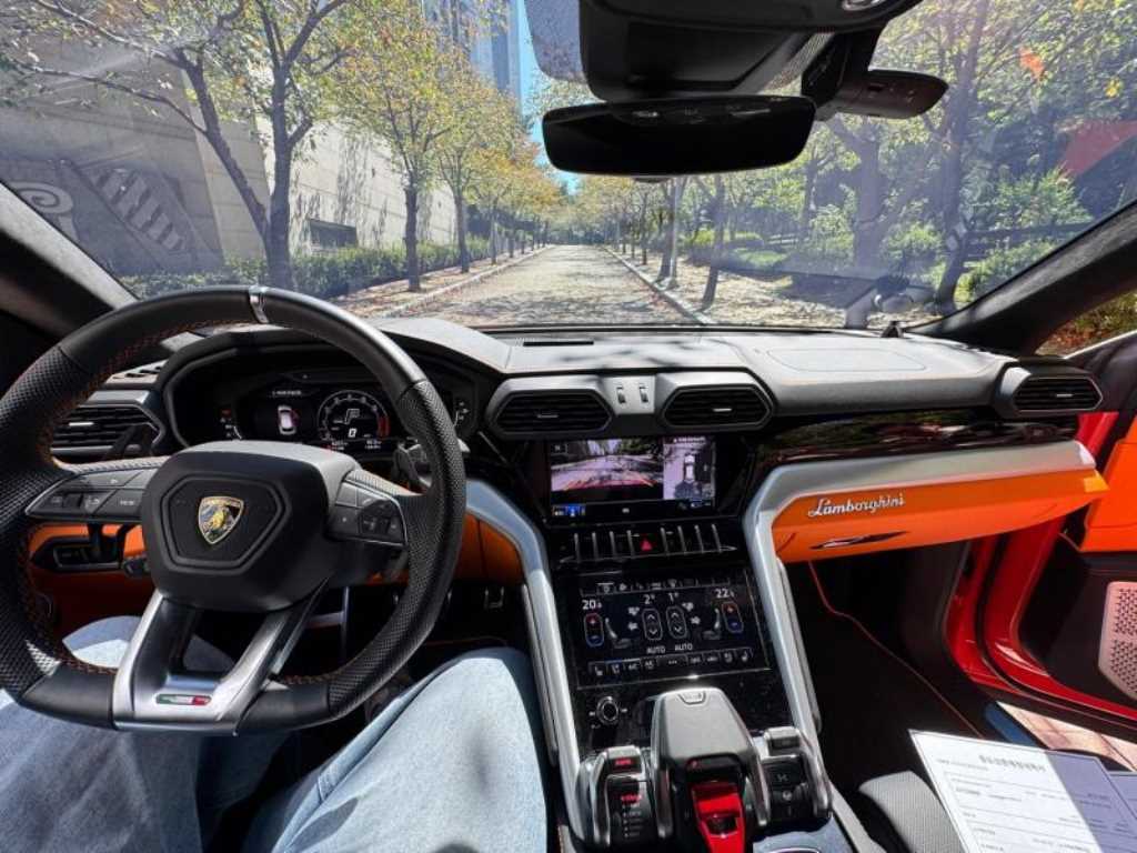 Lamborghini Urus — photo 05