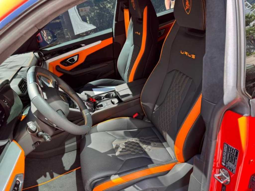 Lamborghini Urus — photo 06