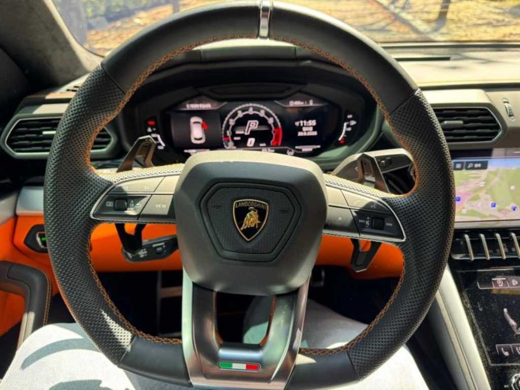 Lamborghini Urus — photo 08