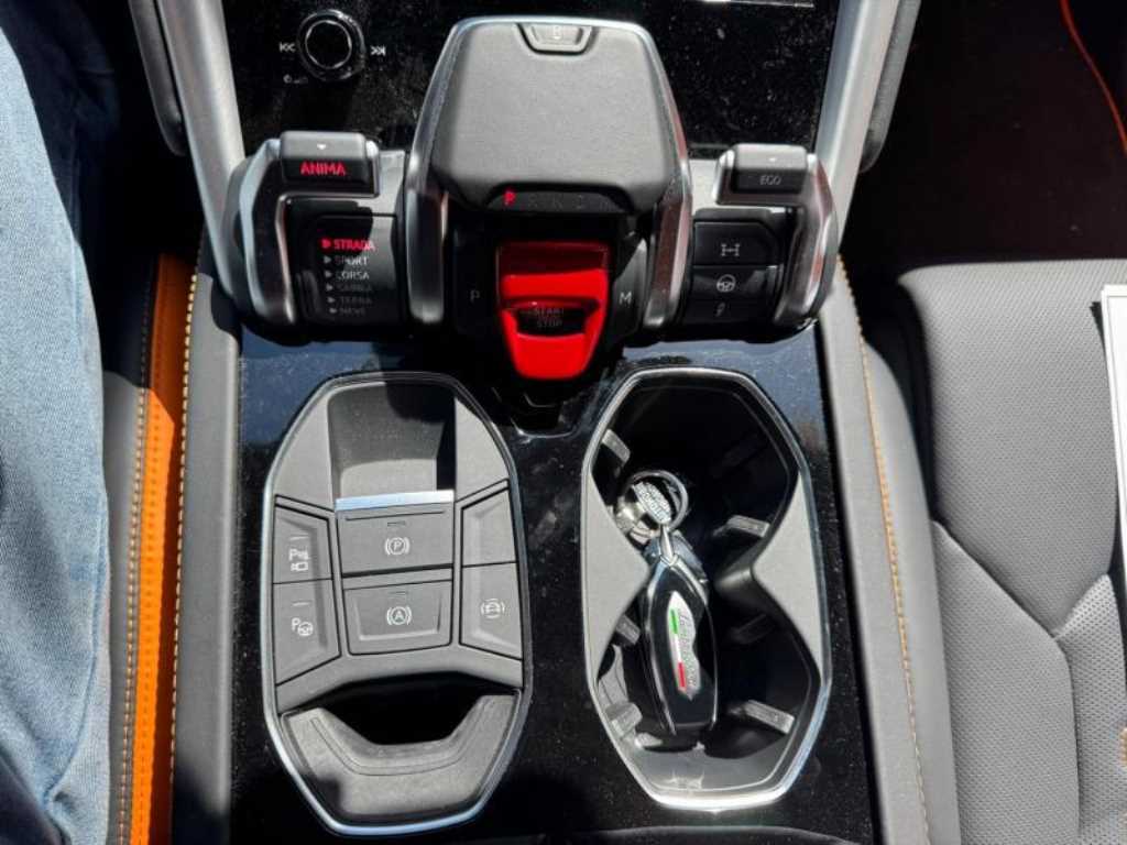 Lamborghini Urus — photo 11