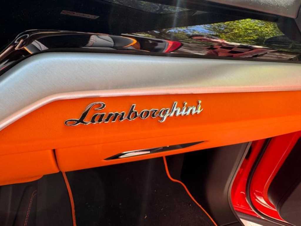 Lamborghini Urus — photo 12