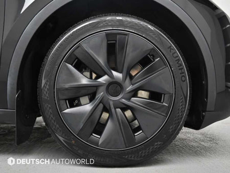 Tesla Model Y — photo 05