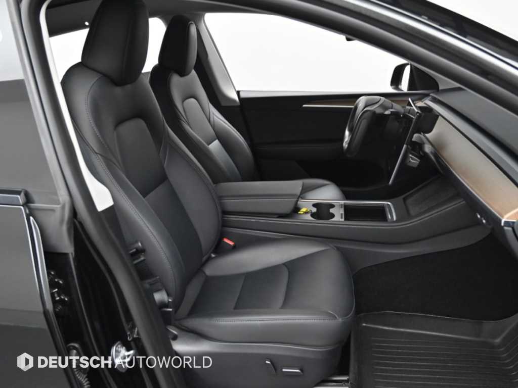 Tesla Model Y — photo 10