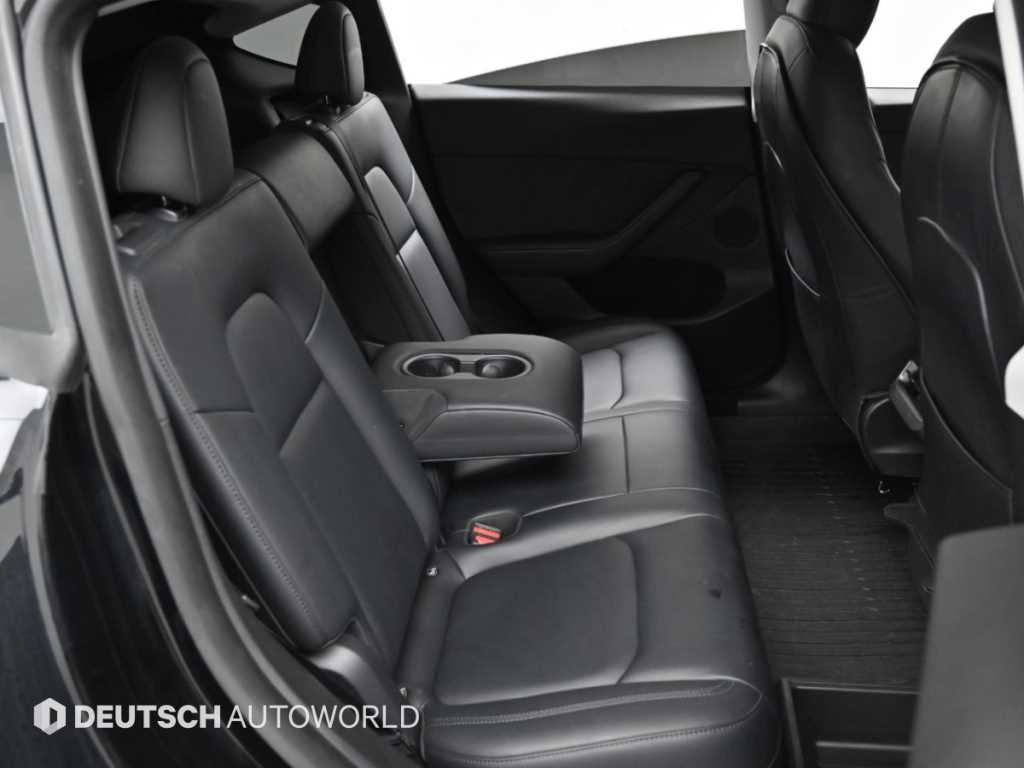 Tesla Model Y — photo 12