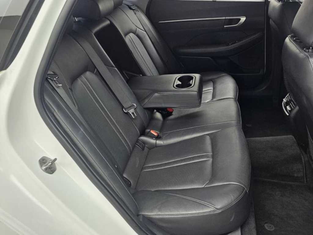 Hyundai Sonata — photo 12