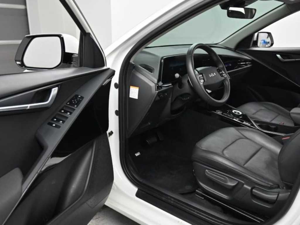 Kia Niro — photo 11