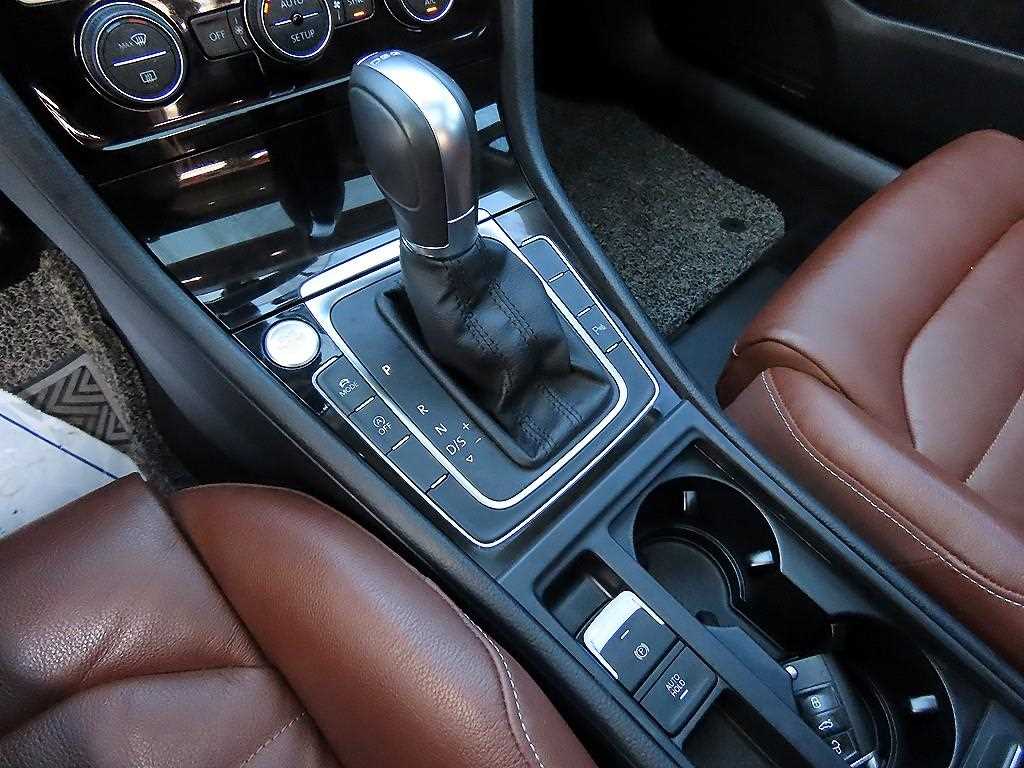 Volkswagen Golf — photo 10