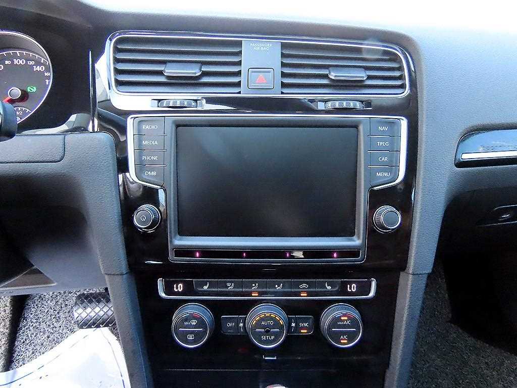 Volkswagen Golf — photo 12