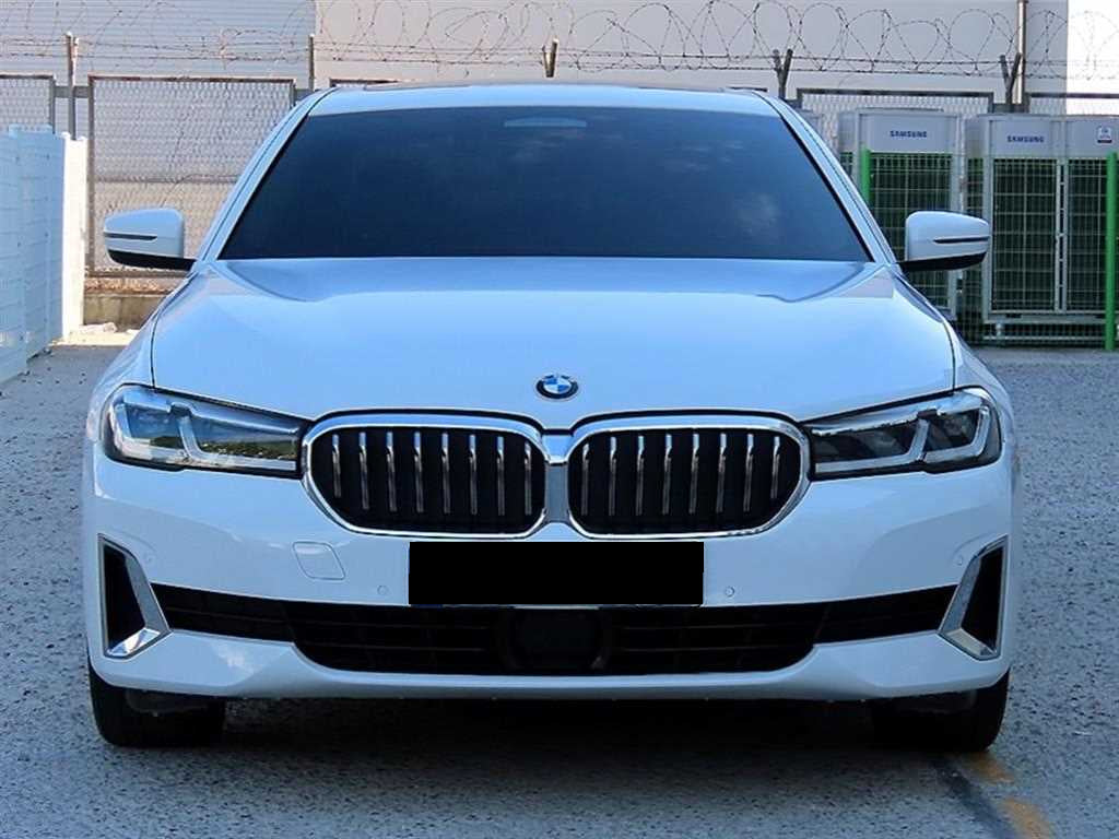 BMW 5-Series — photo 01