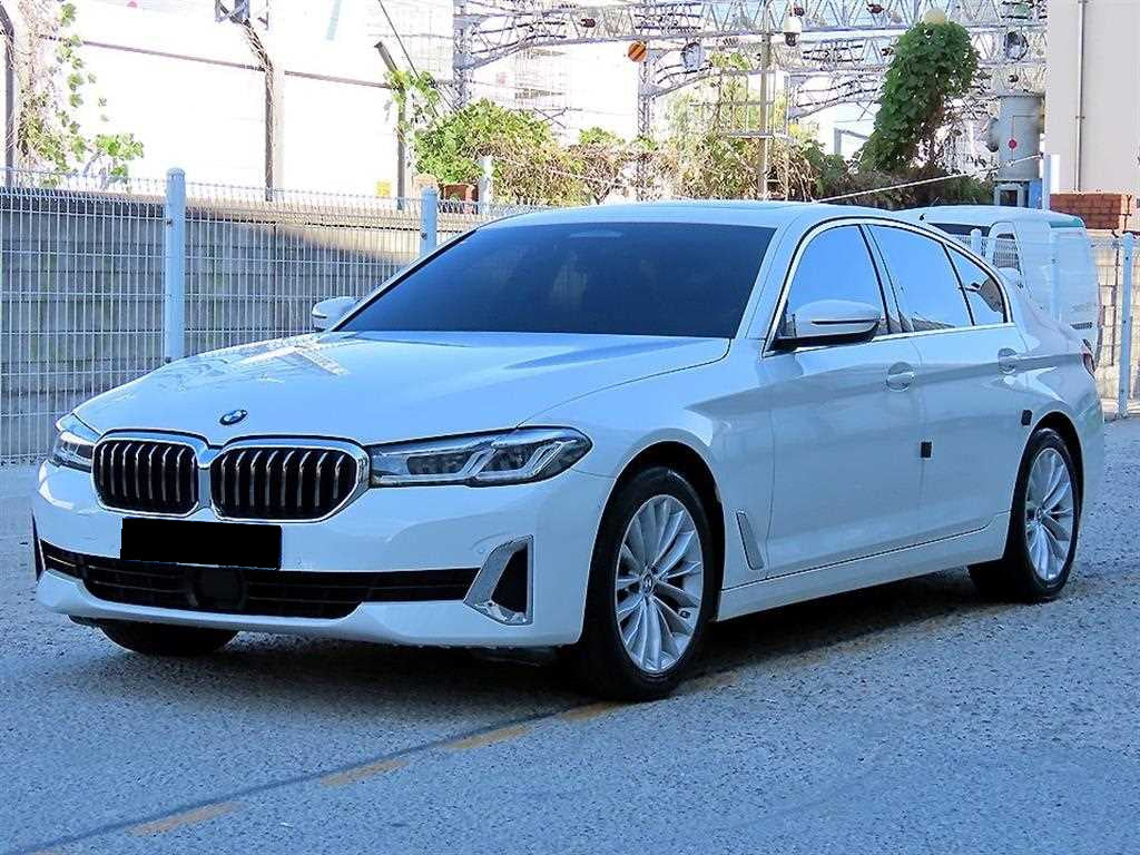 BMW 5-Series — photo 02