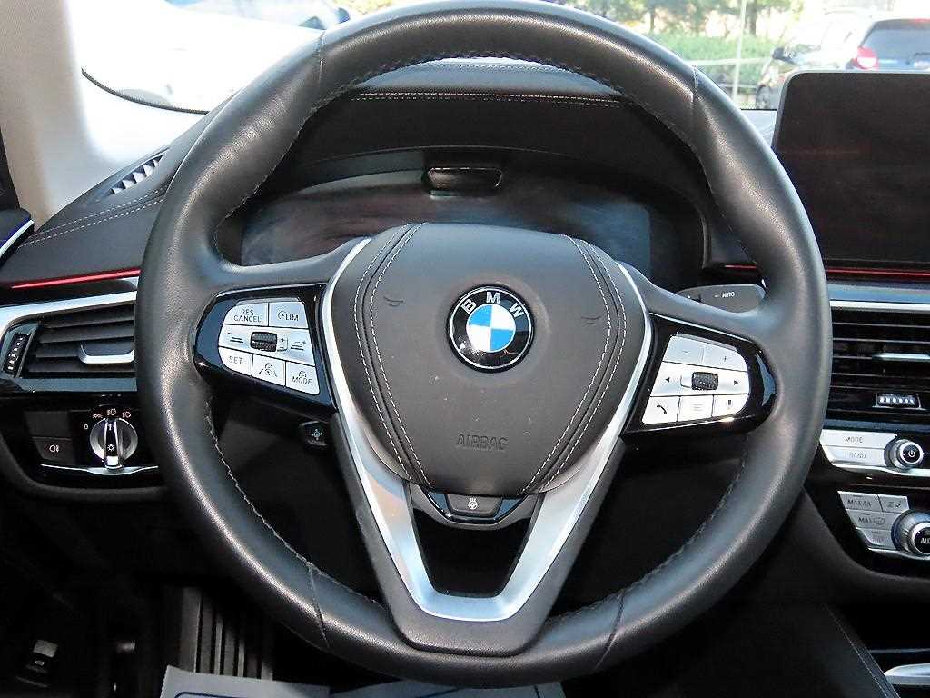 BMW 5-Series — photo 08