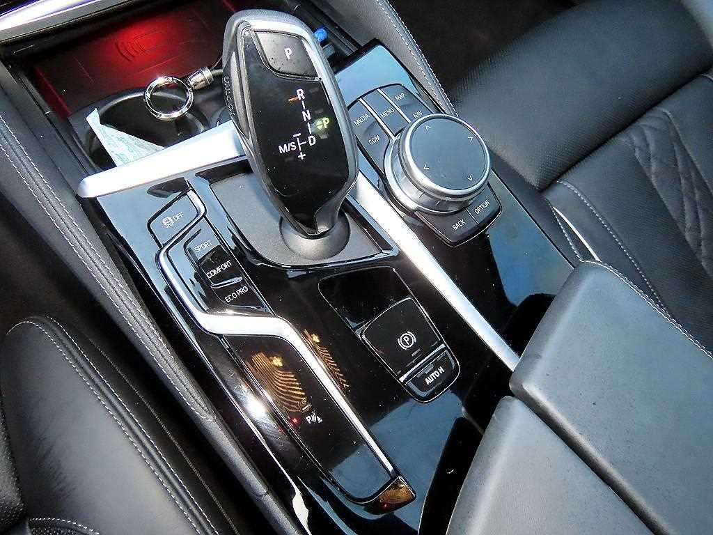 BMW 5-Series — photo 11