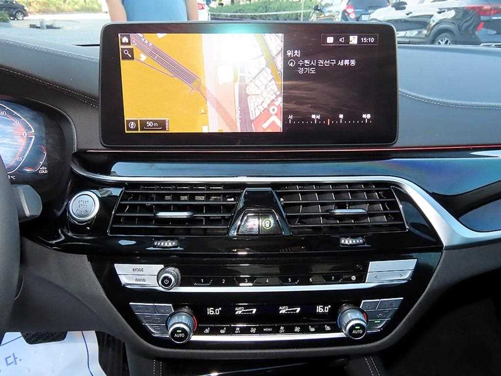 BMW 5-Series — photo 13