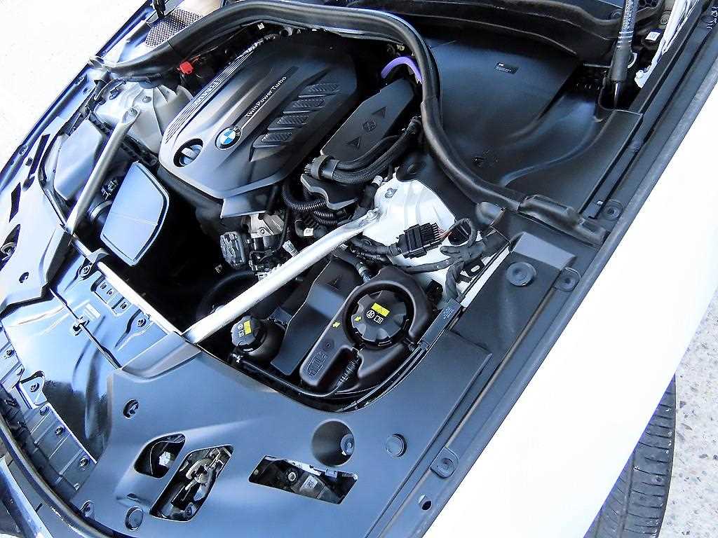 BMW 5-Series — photo 19