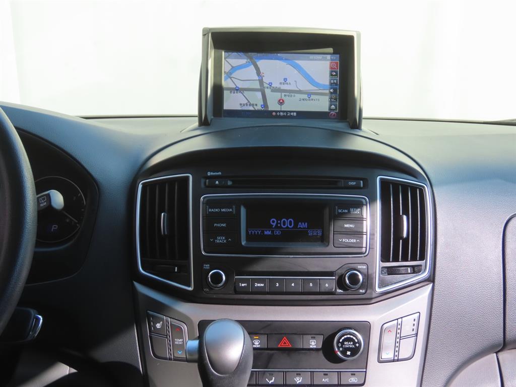 Hyundai Starex — photo 10