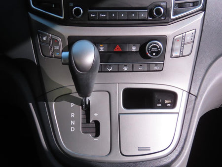 Hyundai Starex — photo 11