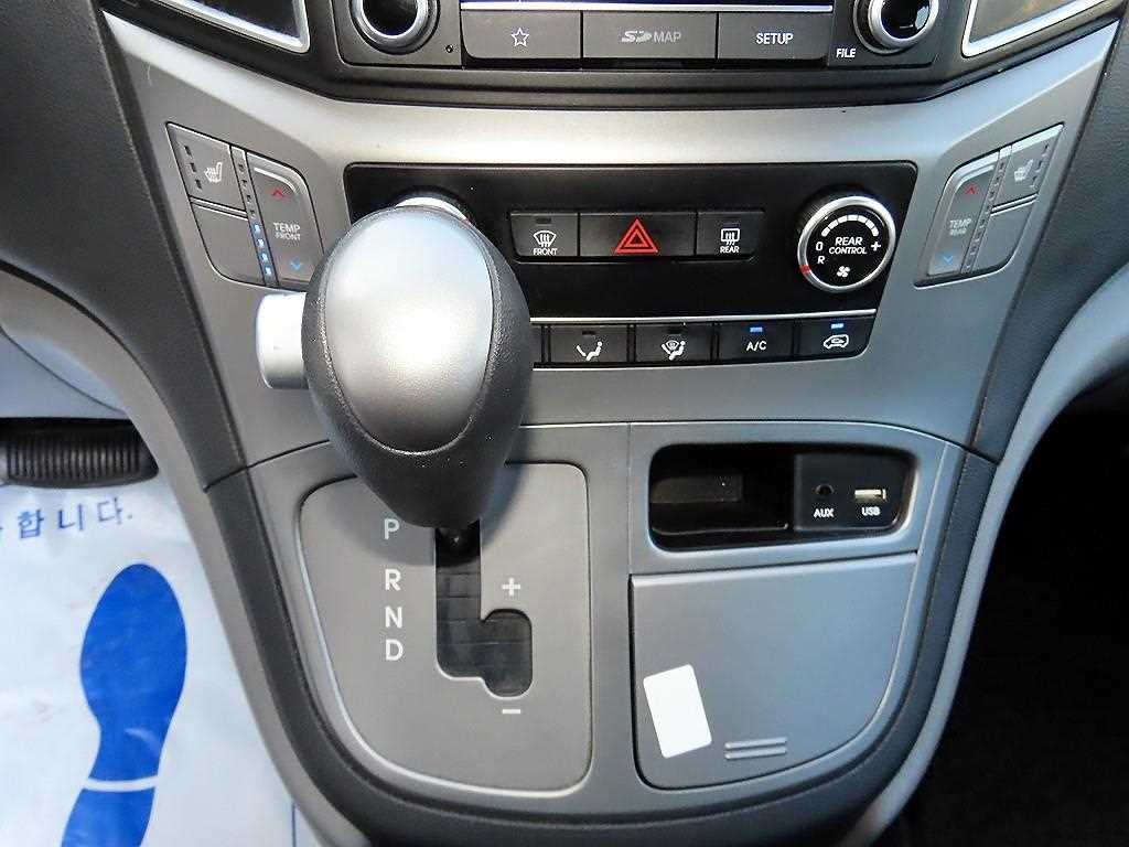 Hyundai Starex — photo 11