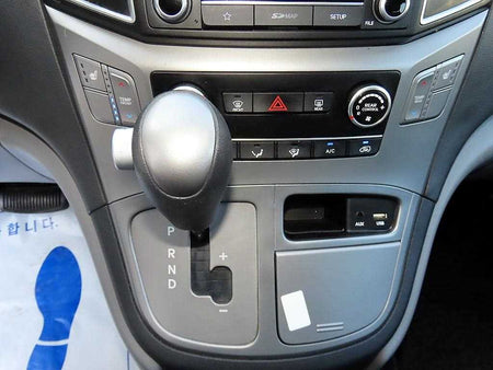 Hyundai Starex — photo 11