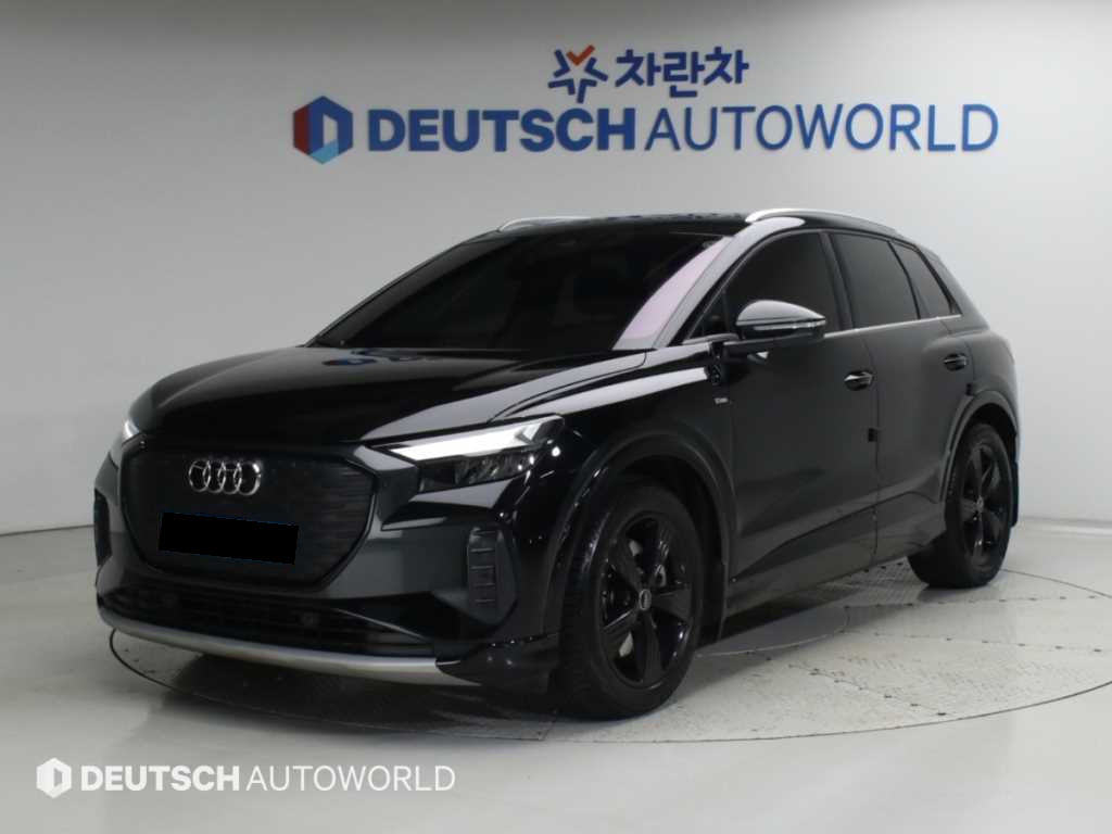 Audi Q4 e-tron — photo 01