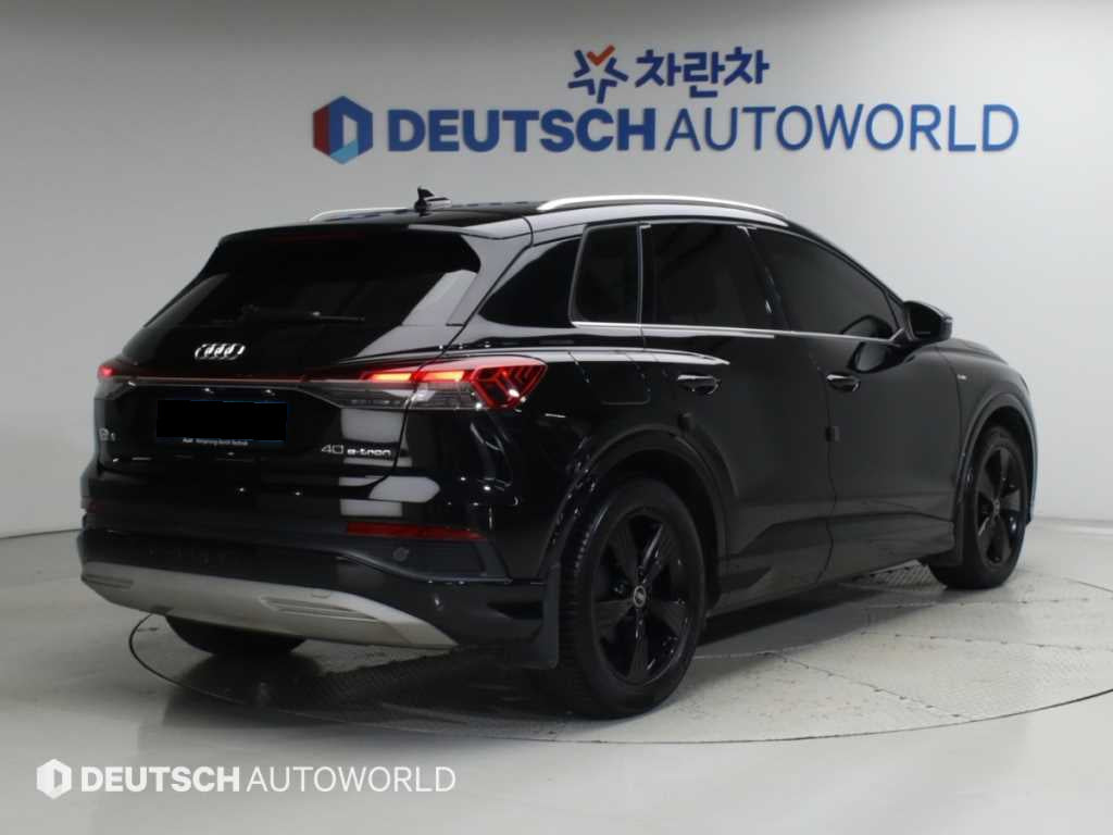 Audi Q4 e-tron — photo 02