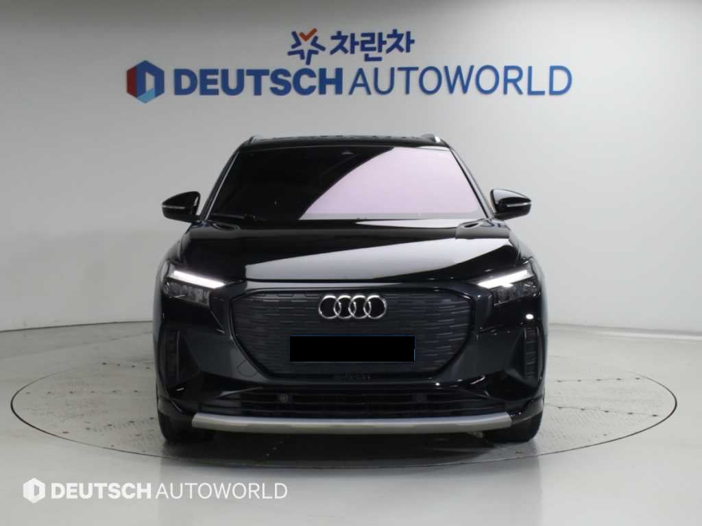Audi Q4 e-tron — photo 03