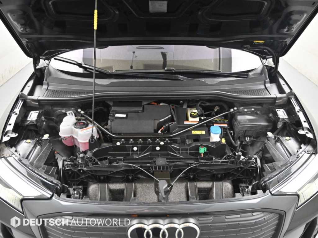 Audi Q4 e-tron — photo 06
