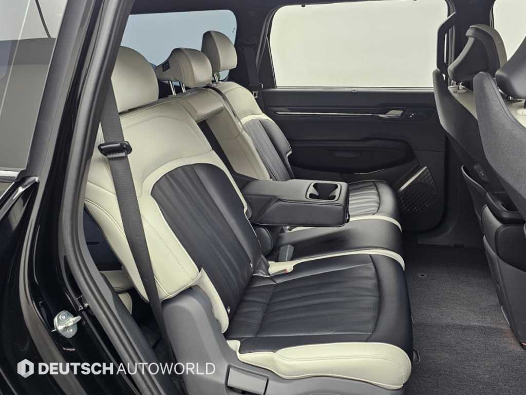 Kia EV9 — photo 12