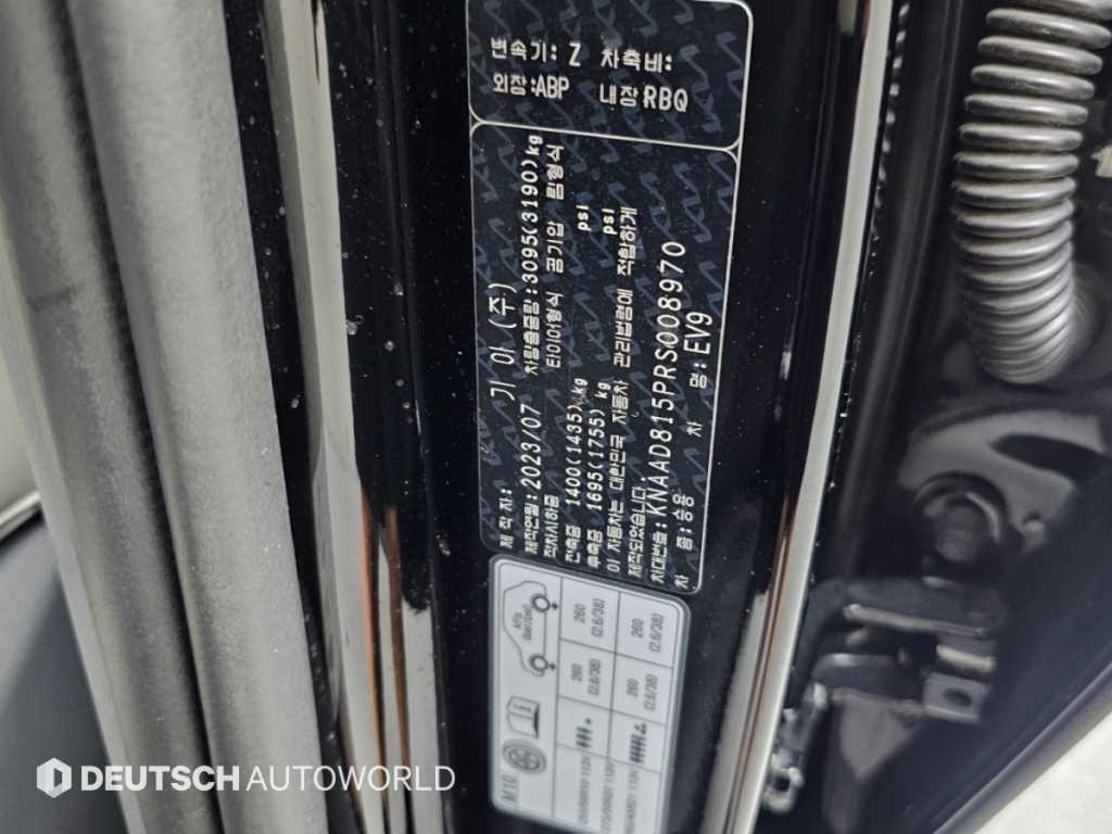 Kia EV9 — photo 20