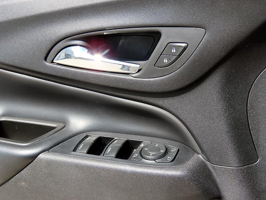 CHEVROLET Equinox — photo 11