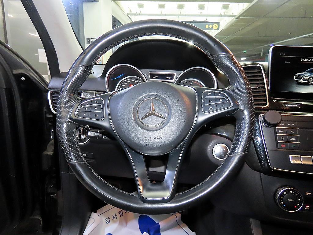 Mercedes-Benz GLE-Class — photo 08
