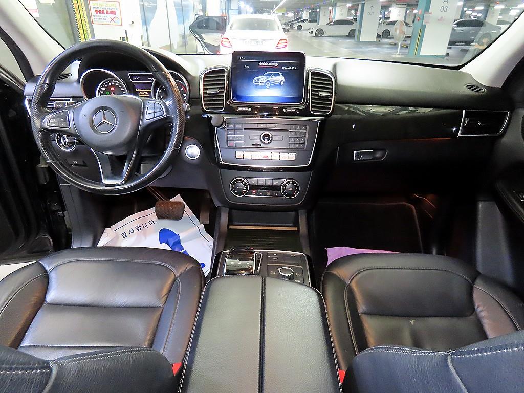 Mercedes-Benz GLE-Class — photo 09