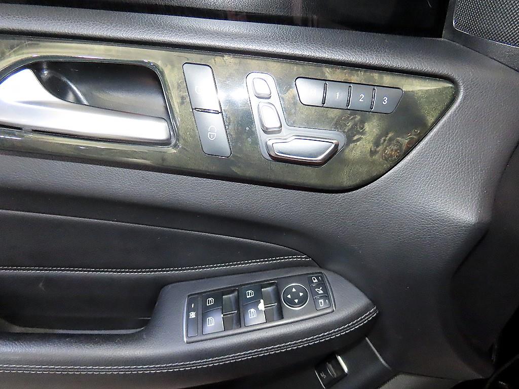Mercedes-Benz GLE-Class — photo 13