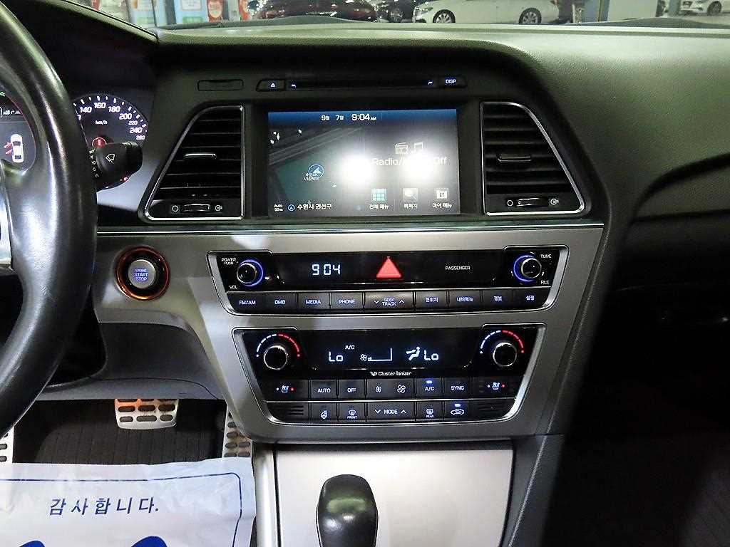 Hyundai Sonata — photo 11
