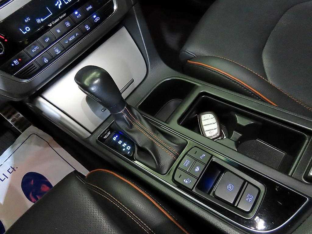Hyundai Sonata — photo 12
