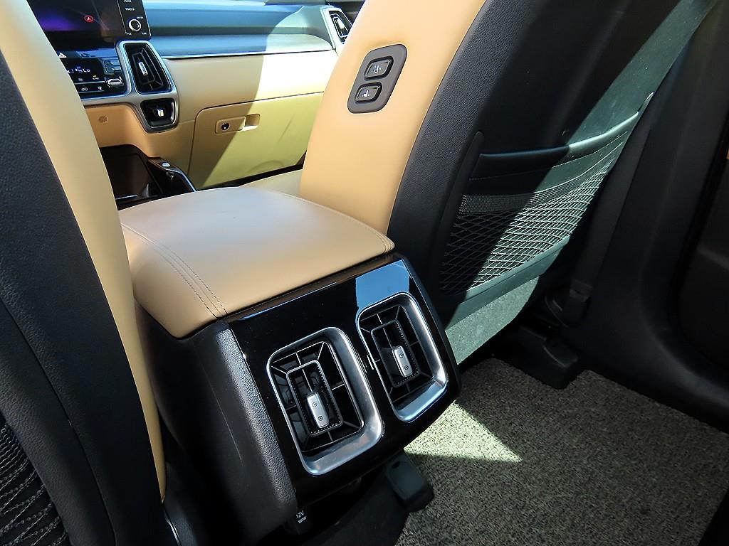 Kia Sorento — photo 16