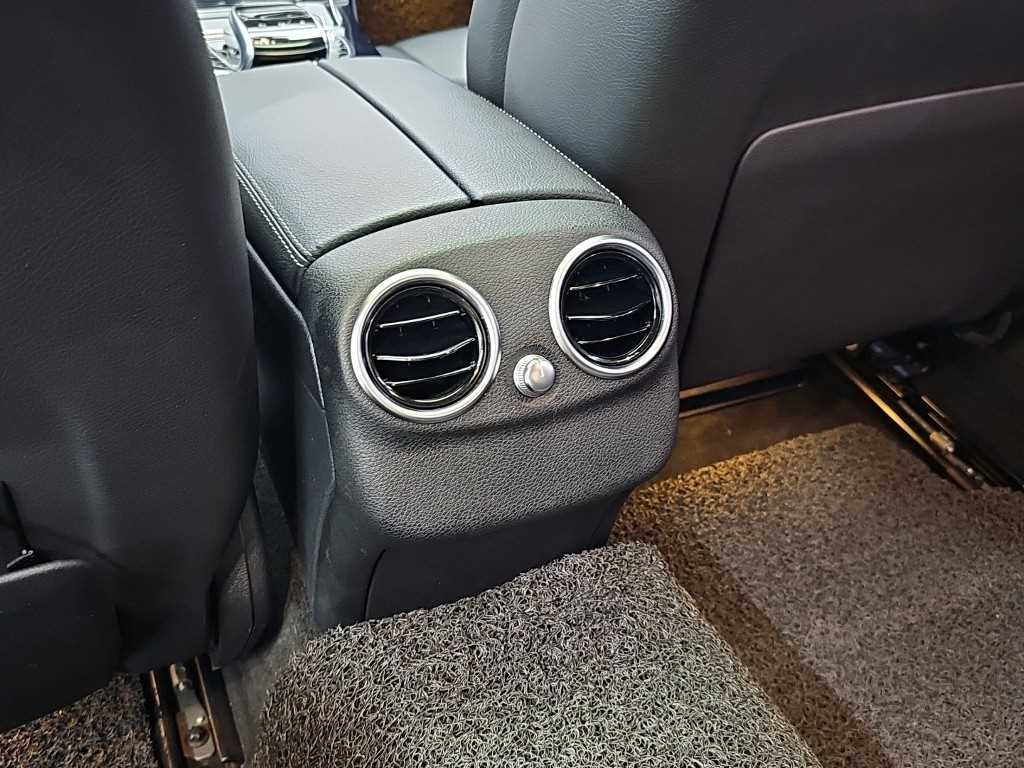 Mercedes-Benz C-Class — photo 13