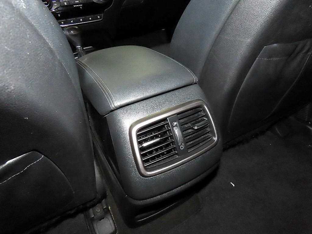 Kia Sorento — photo 16