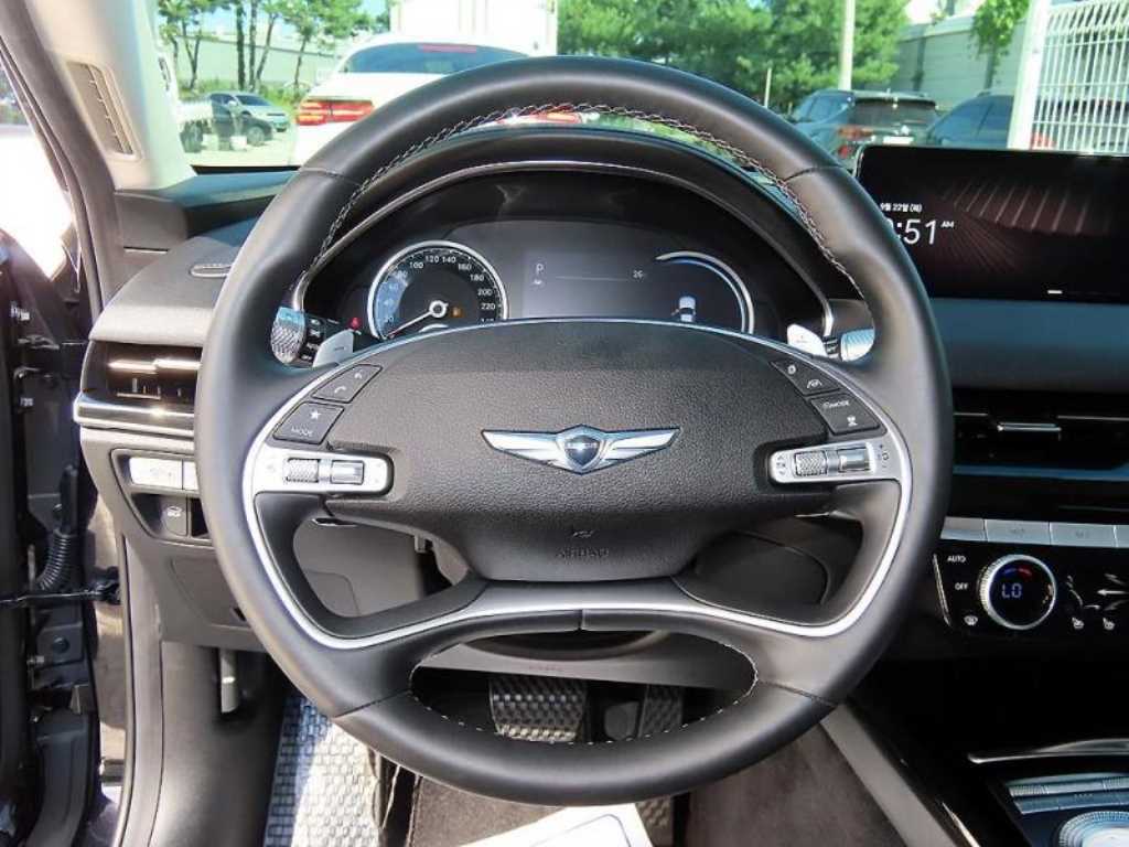 Genesis G80 — photo 08
