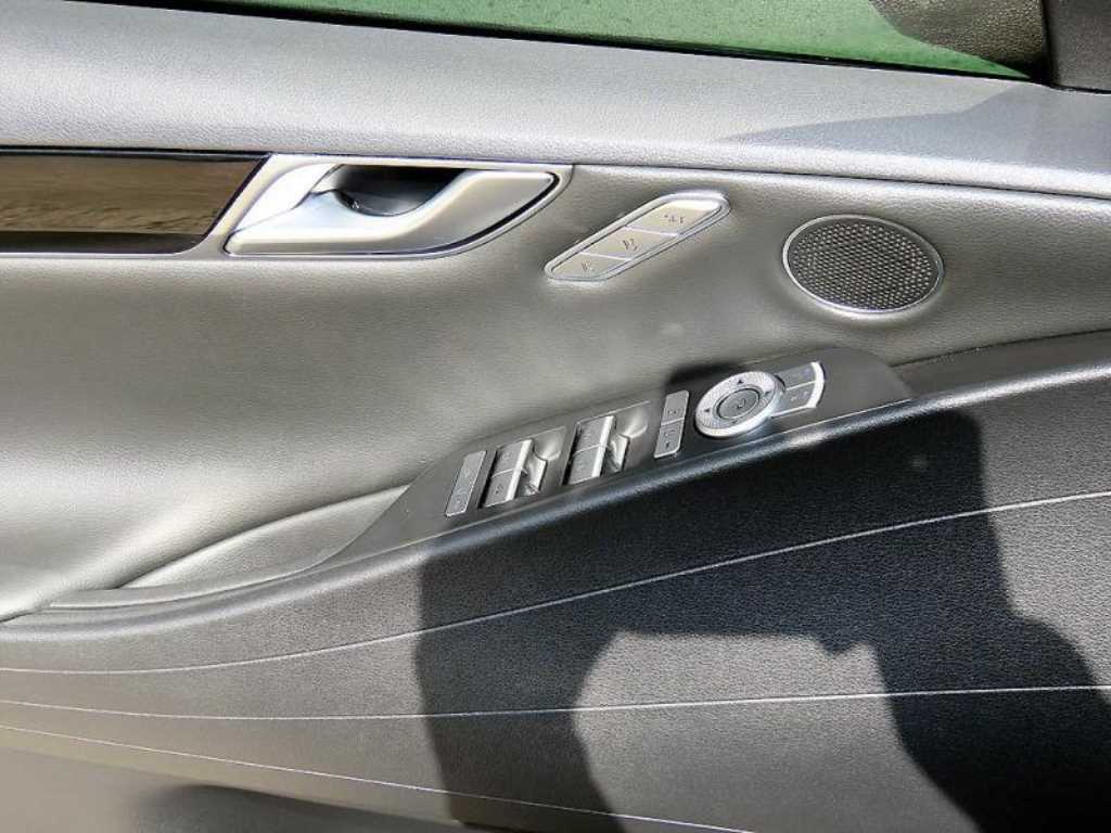 Genesis G80 — photo 11