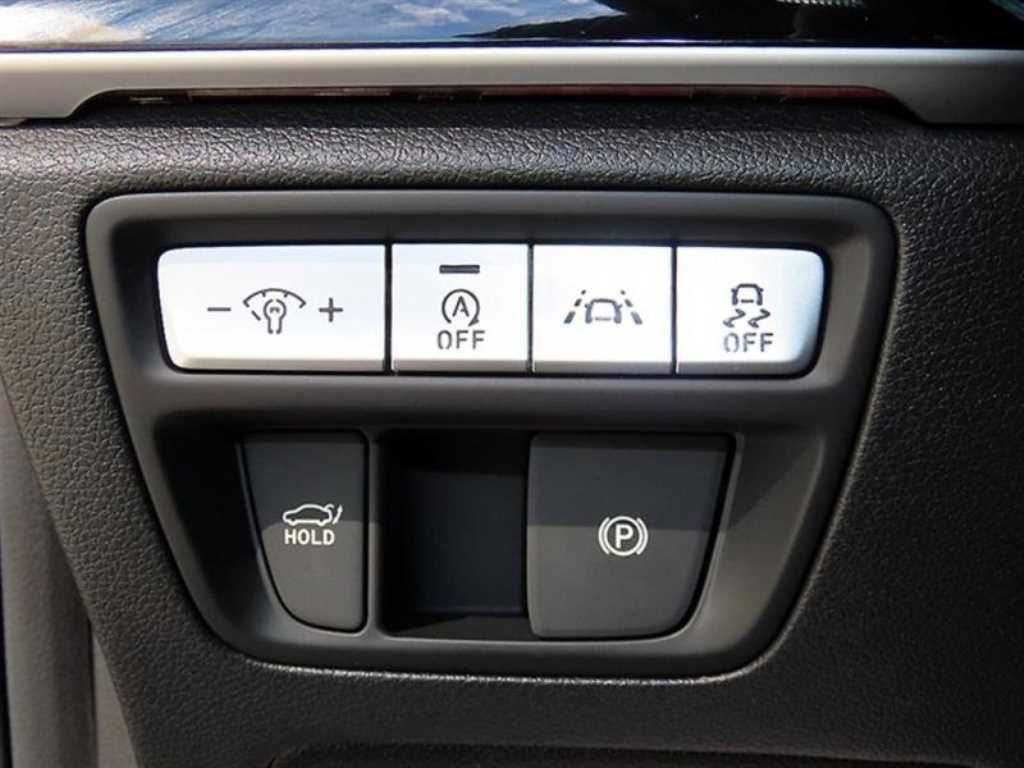 Genesis G80 — photo 12