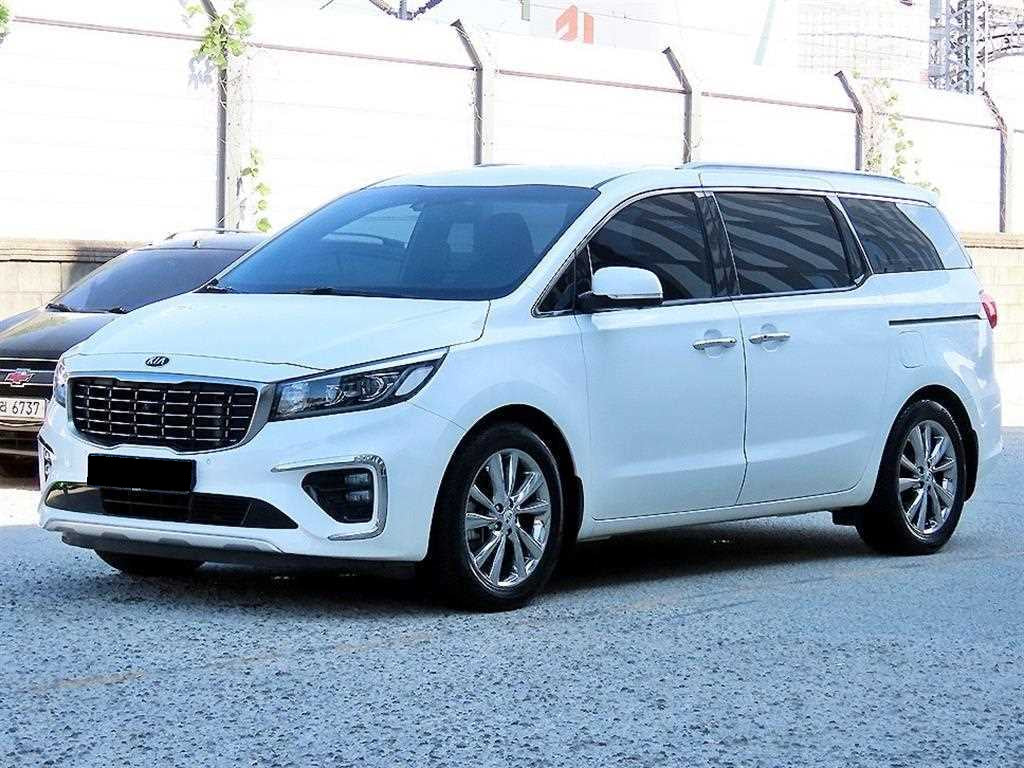 Kia Carnival — photo 02
