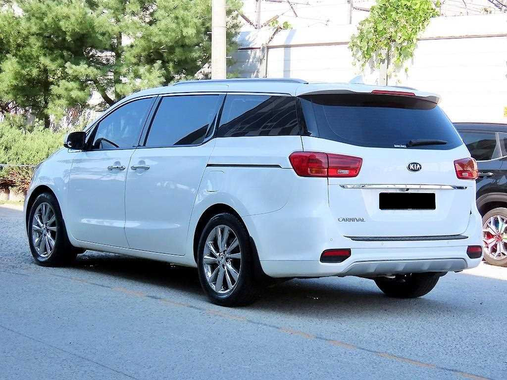 Kia Carnival — photo 03